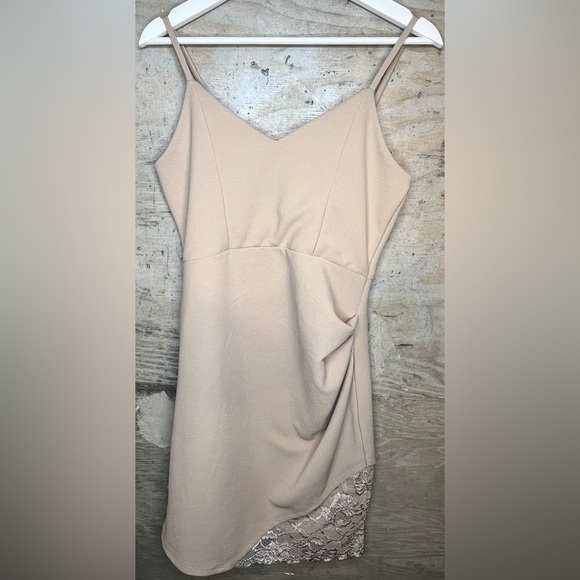 Almost Famous Dresses & Skirts - NWT - Almost Famous Adjustable Strap Sheath Dress w/ Lace Detail (Junior L)
